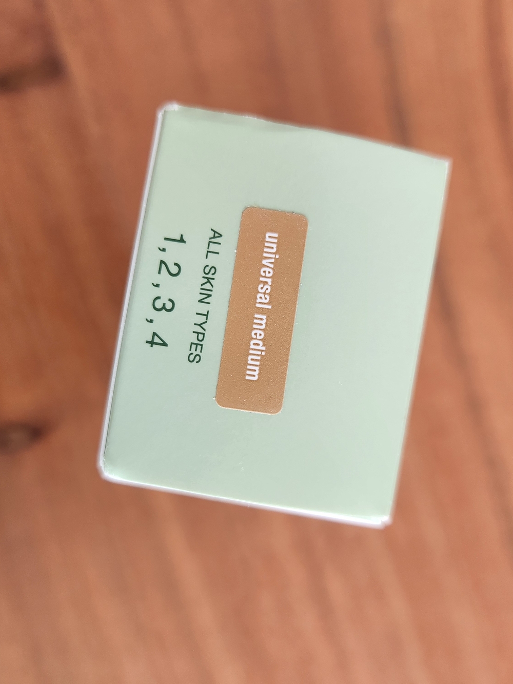 Clinique Moisture Surge Sheertint Hydrator in Universal Medium - Picture 4 of 5